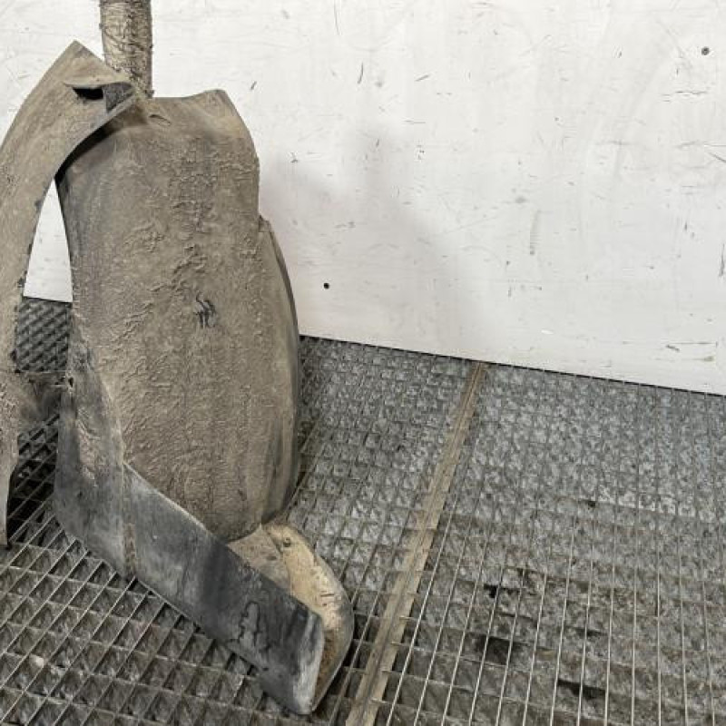 Pare boue arriere droit PEUGEOT 206+ Photo n°3