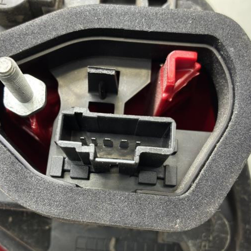 Feu arriere principal gauche (feux) PEUGEOT 208 1 Photo n°3