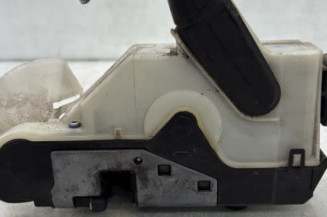 Serrure avant gauche PEUGEOT 208 1