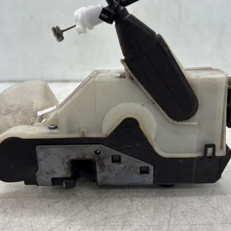 Serrure avant gauche PEUGEOT 208 1 Photo n°4