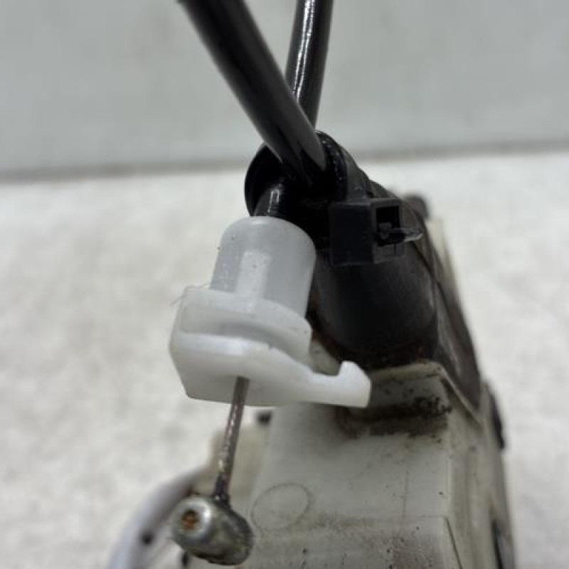 Serrure avant gauche PEUGEOT 208 1 Photo n°5