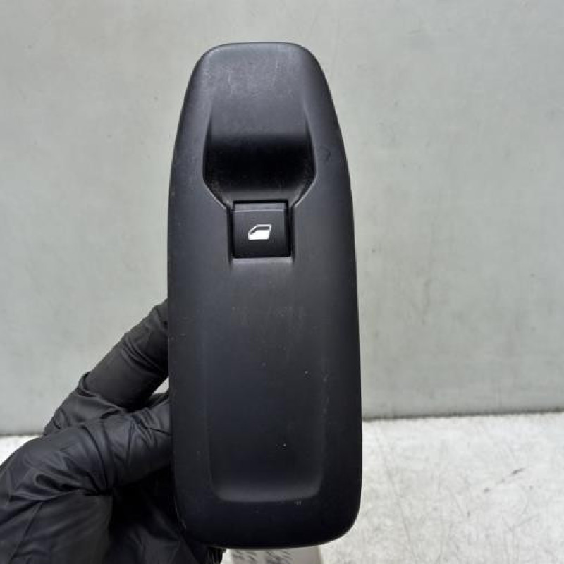 Interrupteur de leve vitre avant droit PEUGEOT 208 1 Photo n°1