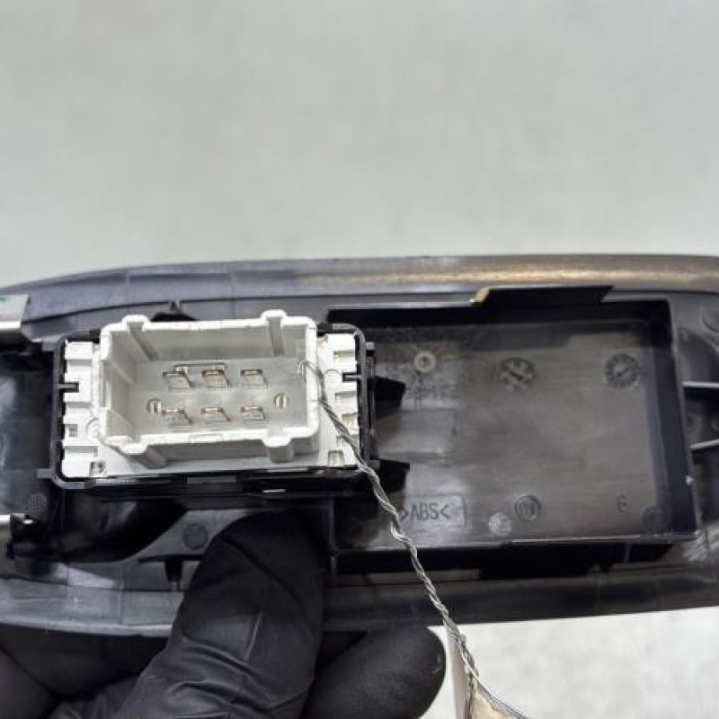 Interrupteur de leve vitre avant droit PEUGEOT 208 1 Photo n°3