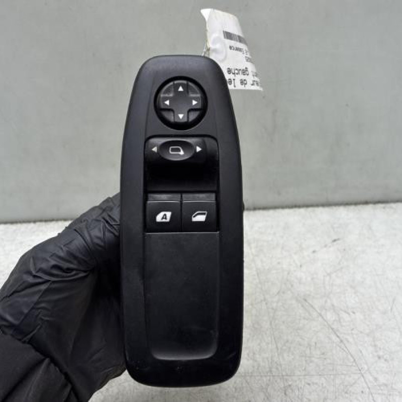 Interrupteur de leve vitre avant gauche PEUGEOT 208 1 Photo n°1