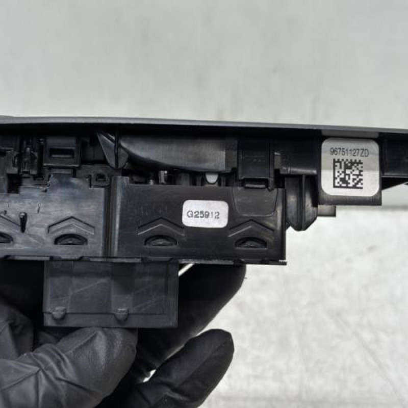 Interrupteur de leve vitre avant gauche PEUGEOT 208 1 Photo n°2