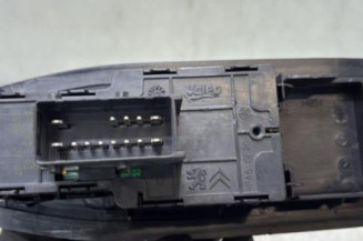 Interrupteur de leve vitre avant gauche PEUGEOT 208 1