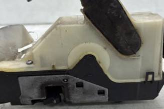 Serrure avant gauche PEUGEOT 208 1