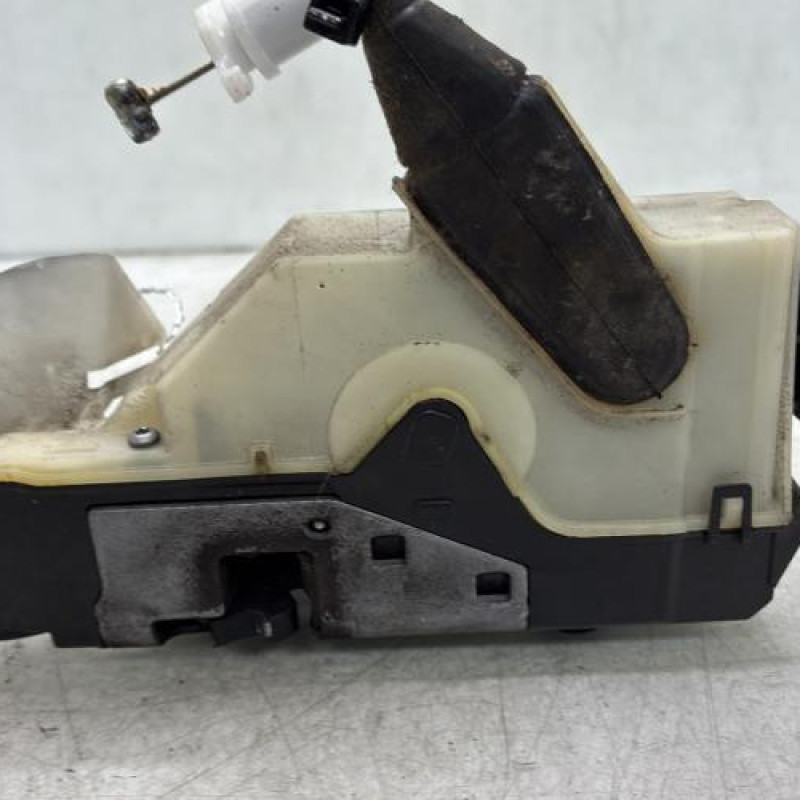 Serrure avant gauche PEUGEOT 208 1 Photo n°4