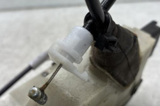 Serrure avant gauche PEUGEOT 208 1