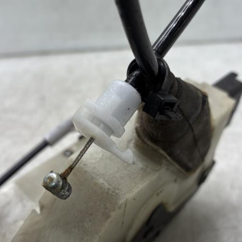 Serrure avant gauche PEUGEOT 208 1 Photo n°5