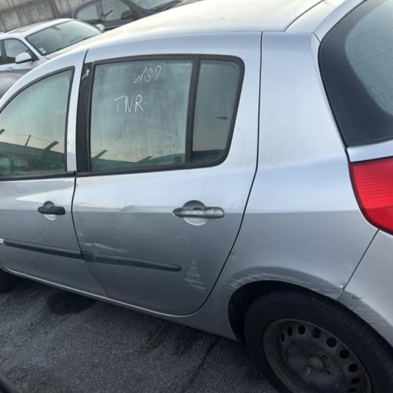 Bras essuie glace arriere RENAULT CLIO 3 Photo n°10