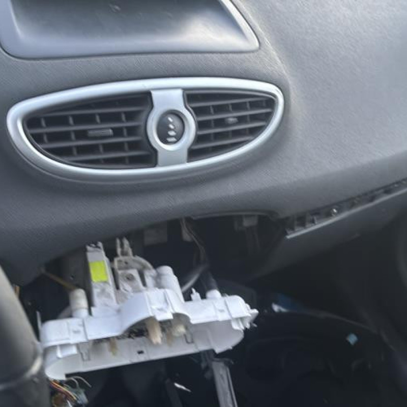 Bras essuie glace avant gauche RENAULT CLIO 3 Photo n°19