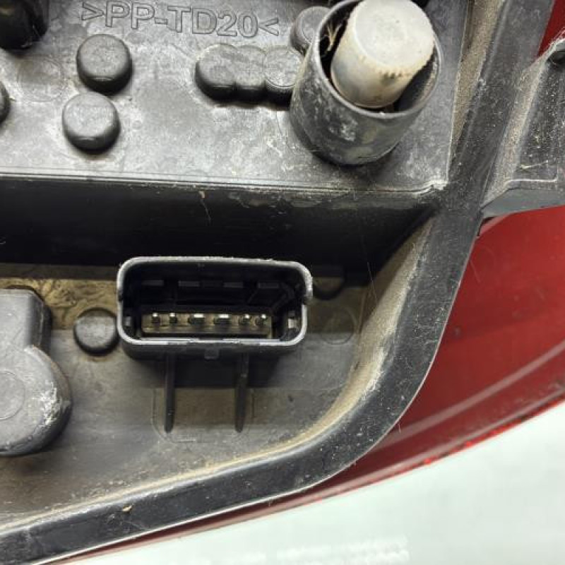 Feu arriere principal gauche (feux) RENAULT CLIO 3 Photo n°3