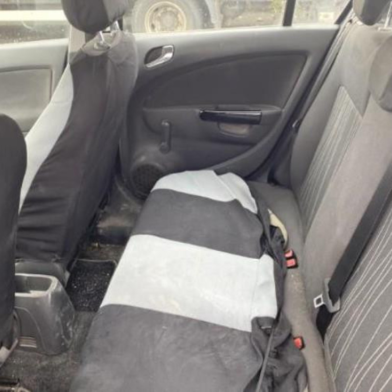 Feu arriere stop central OPEL CORSA D Photo n°6