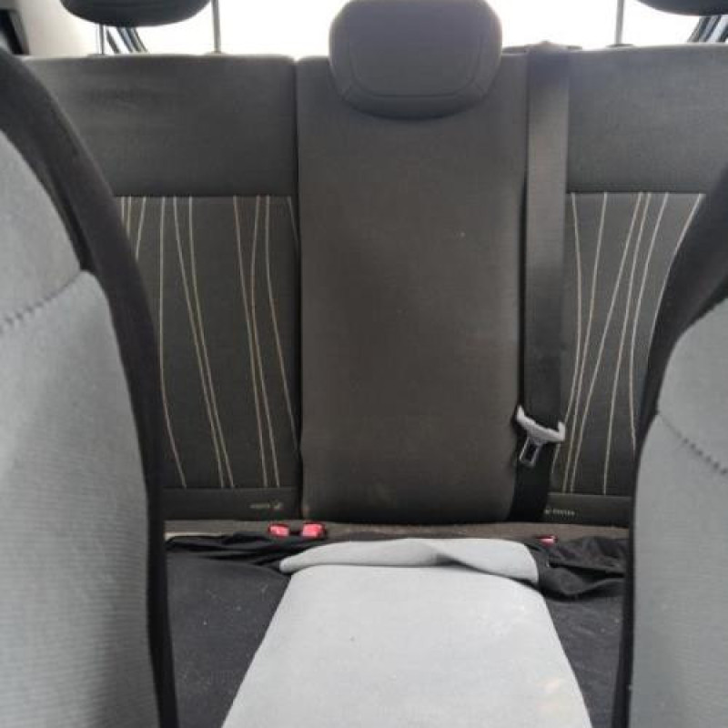 Feu arriere stop central OPEL CORSA D Photo n°19