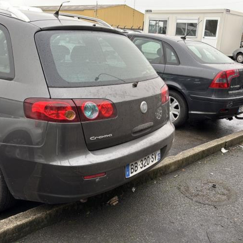 Feu arriere principal gauche (feux) FIAT CROMA 2 Photo n°8