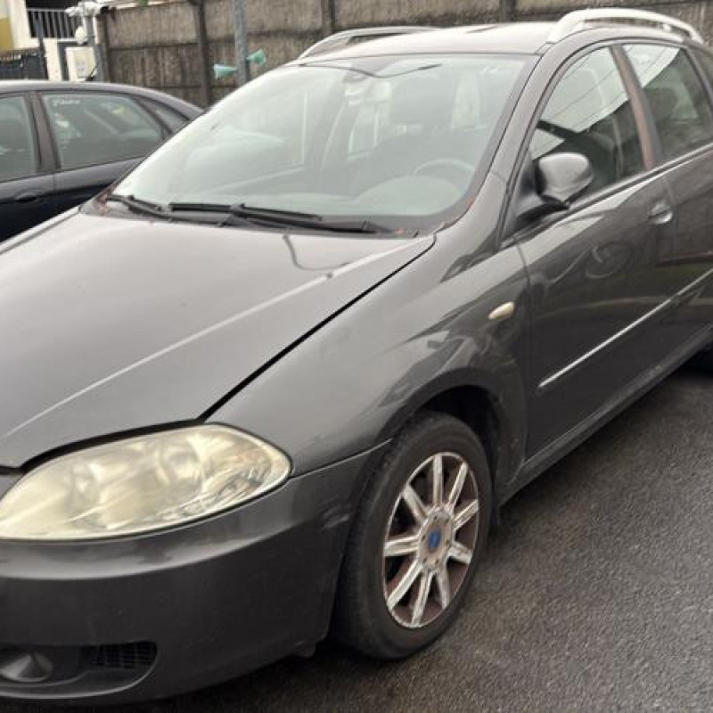 Feu arriere principal gauche (feux) FIAT CROMA 2 Photo n°14