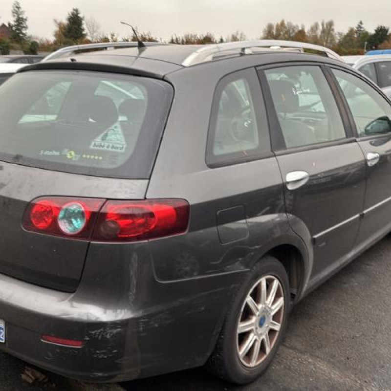 Feu arriere principal gauche (feux) FIAT CROMA 2 Photo n°16