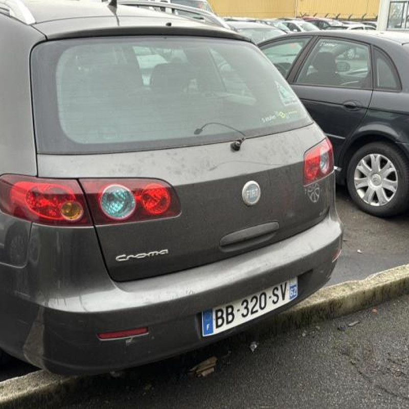 Feu arriere principal gauche (feux) FIAT CROMA 2 Photo n°18