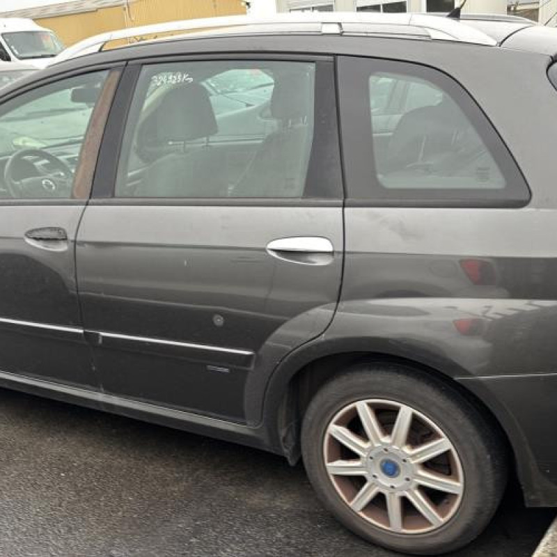 Feu arriere principal gauche (feux) FIAT CROMA 2 Photo n°19