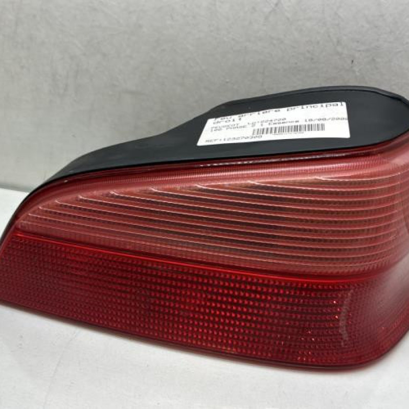 Feu arriere principal droit (feux) PEUGEOT 106 Photo n°1