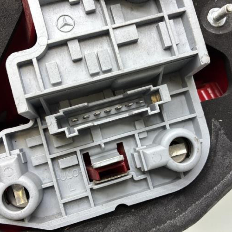 Feu arriere principal gauche (feux) MERCEDES CLASSE C 204 Photo n°3