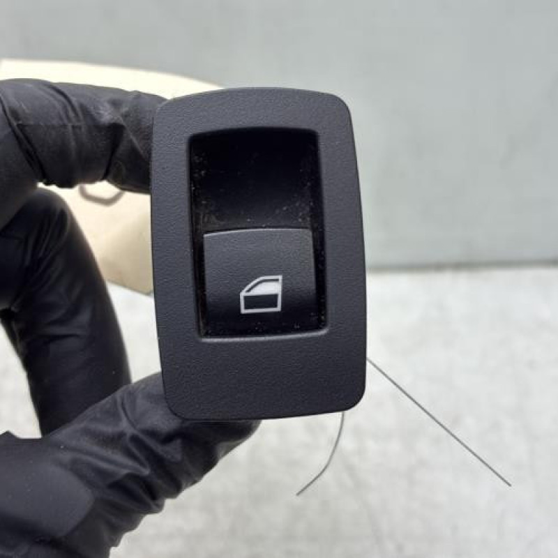 Interrupteur de leve vitre arriere droit BMW X3 F25 Photo n°1