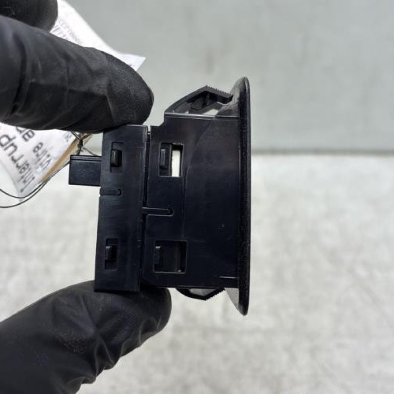 Interrupteur de leve vitre arriere gauche BMW X3 F25 Photo n°2