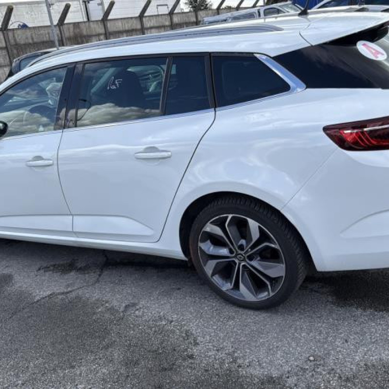 Pare boue arriere droit RENAULT MEGANE 4 Photo n°11