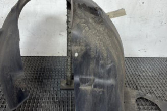 Pare boue avant gauche PEUGEOT 208 1