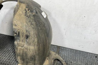 Pare boue avant gauche PEUGEOT 208 1