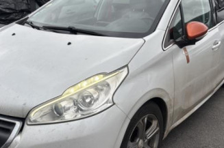 Pare choc avant PEUGEOT 208 1