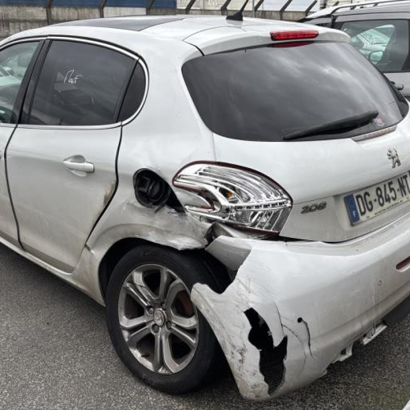 Pare choc avant PEUGEOT 208 1 Photo n°10