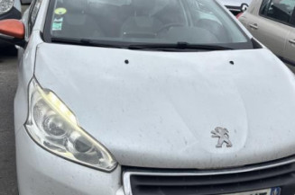 Pare choc avant PEUGEOT 208 1