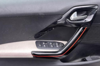 Pare choc avant PEUGEOT 208 1