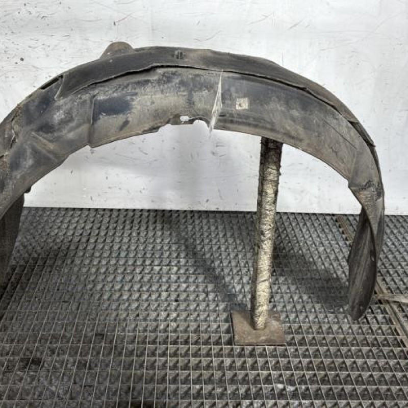 Pare boue avant gauche TOYOTA YARIS 2 Photo n°1