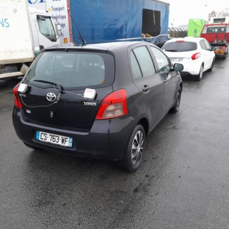 Pare boue avant gauche TOYOTA YARIS 2 Photo n°6