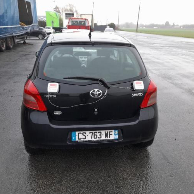 Pare boue avant gauche TOYOTA YARIS 2 Photo n°10