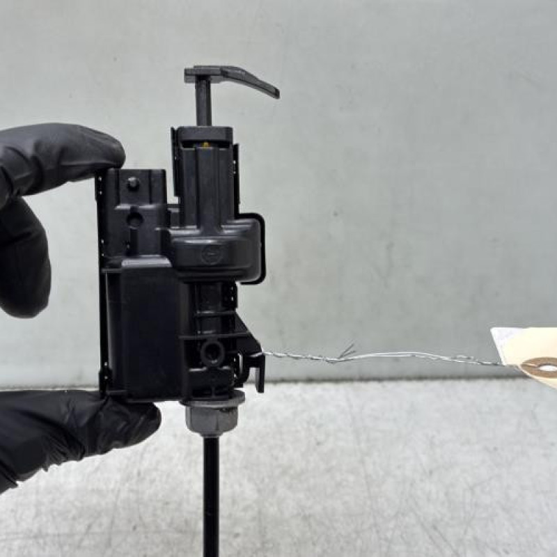 Actionneur verrou trappe d'essence RENAULT MEGANE 4 Photo n°1