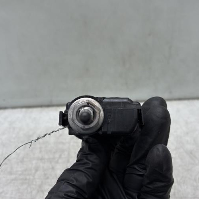 Actionneur verrou trappe d'essence RENAULT MEGANE 4 Photo n°2