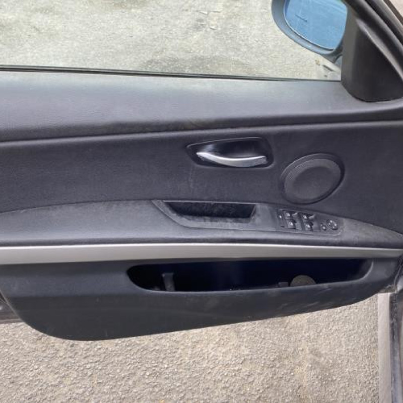 Attache ceinture arriere droit BMW SERIE 3 E90 Photo n°13