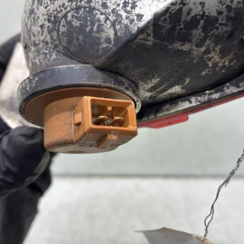 Anti brouillard arriere droit RENAULT MEGANE 4 Photo n°3