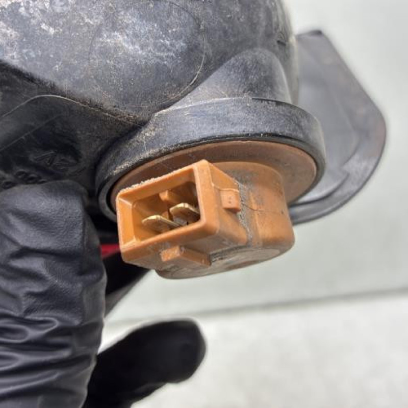 Anti brouillard arriere gauche RENAULT MEGANE 4 Photo n°3