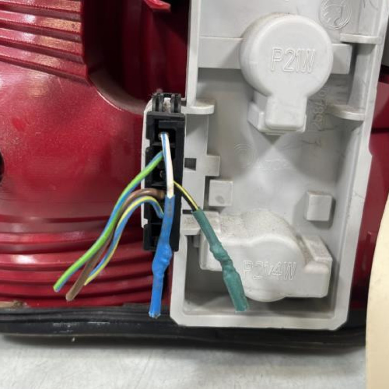 Feu arriere principal droit (feux) SKODA OCTAVIA 2 Photo n°3