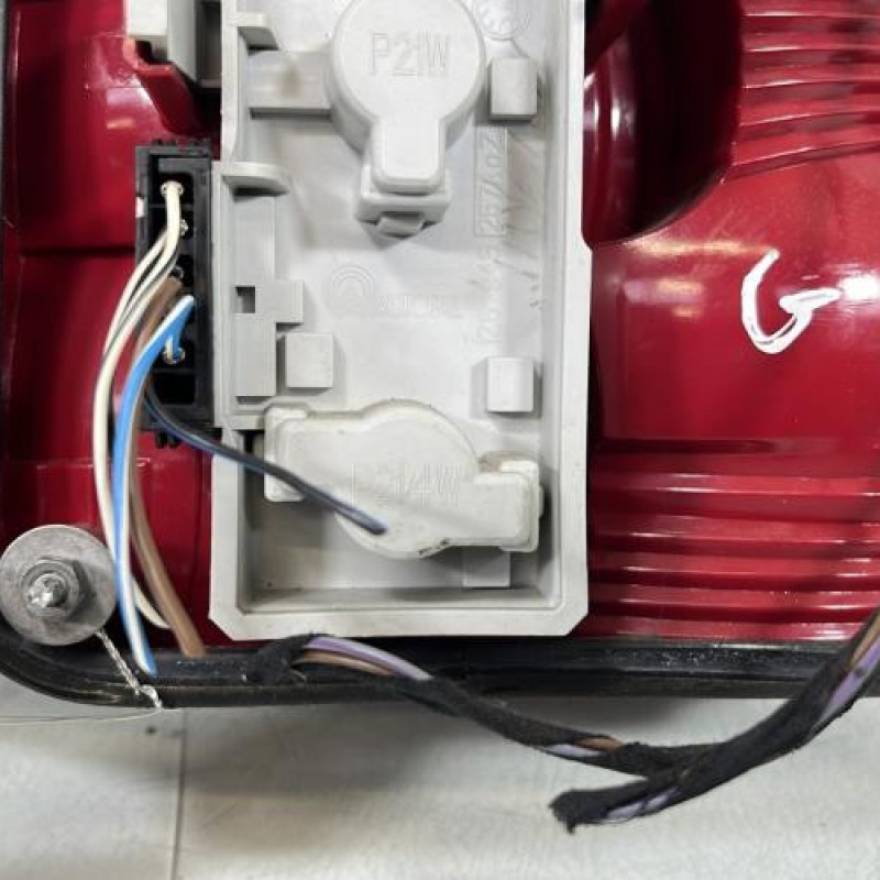 Feu arriere principal gauche (feux) SKODA OCTAVIA 2 Photo n°3