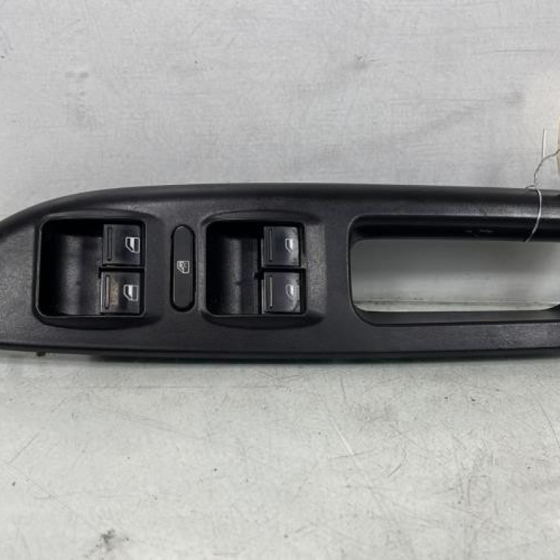 Interrupteur de leve vitre avant gauche SKODA OCTAVIA 2 Photo n°1