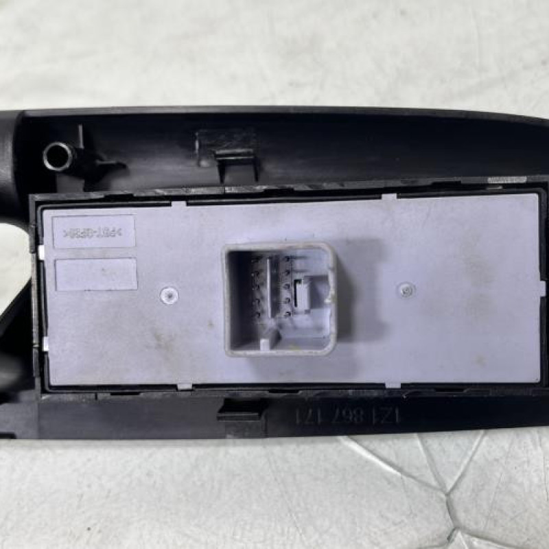 Interrupteur de leve vitre avant gauche SKODA OCTAVIA 2 Photo n°3