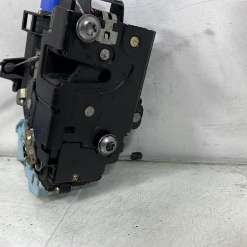 Serrure avant gauche SKODA OCTAVIA 2 Photo n°3