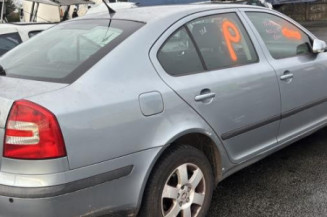 Serrure avant gauche SKODA OCTAVIA 2