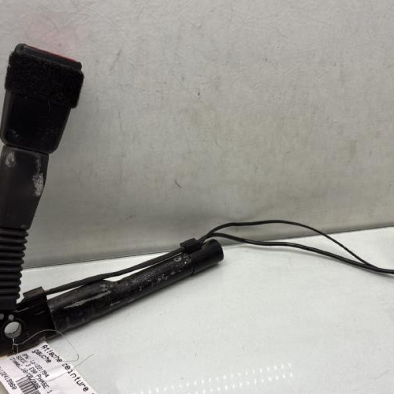 Pretensionneur de ceinture avant gauche BMW SERIE 3 E90 Photo n°1